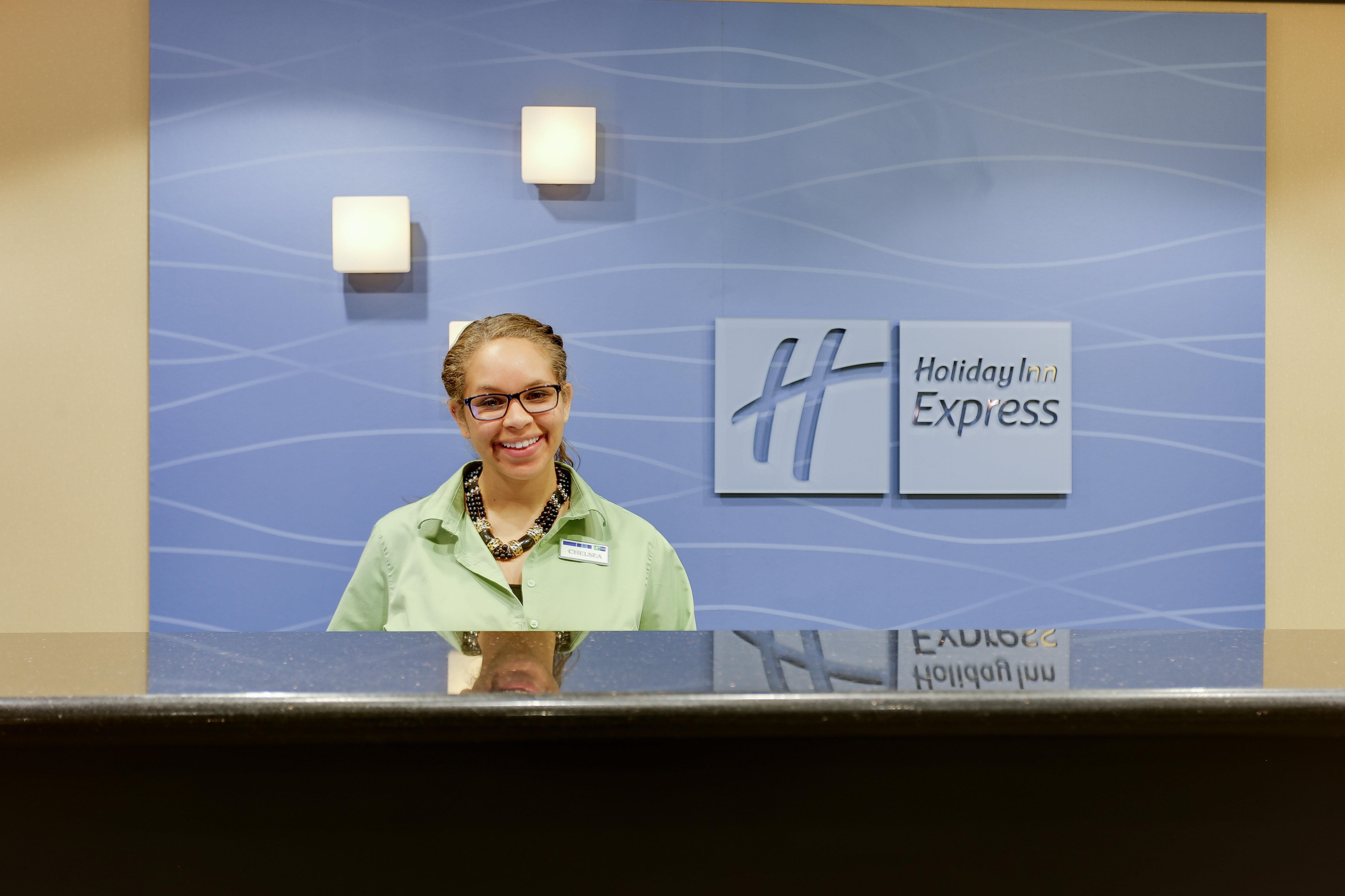 Holiday Inn Express Hotel & Suites Huntsville By Ihg Exterior foto