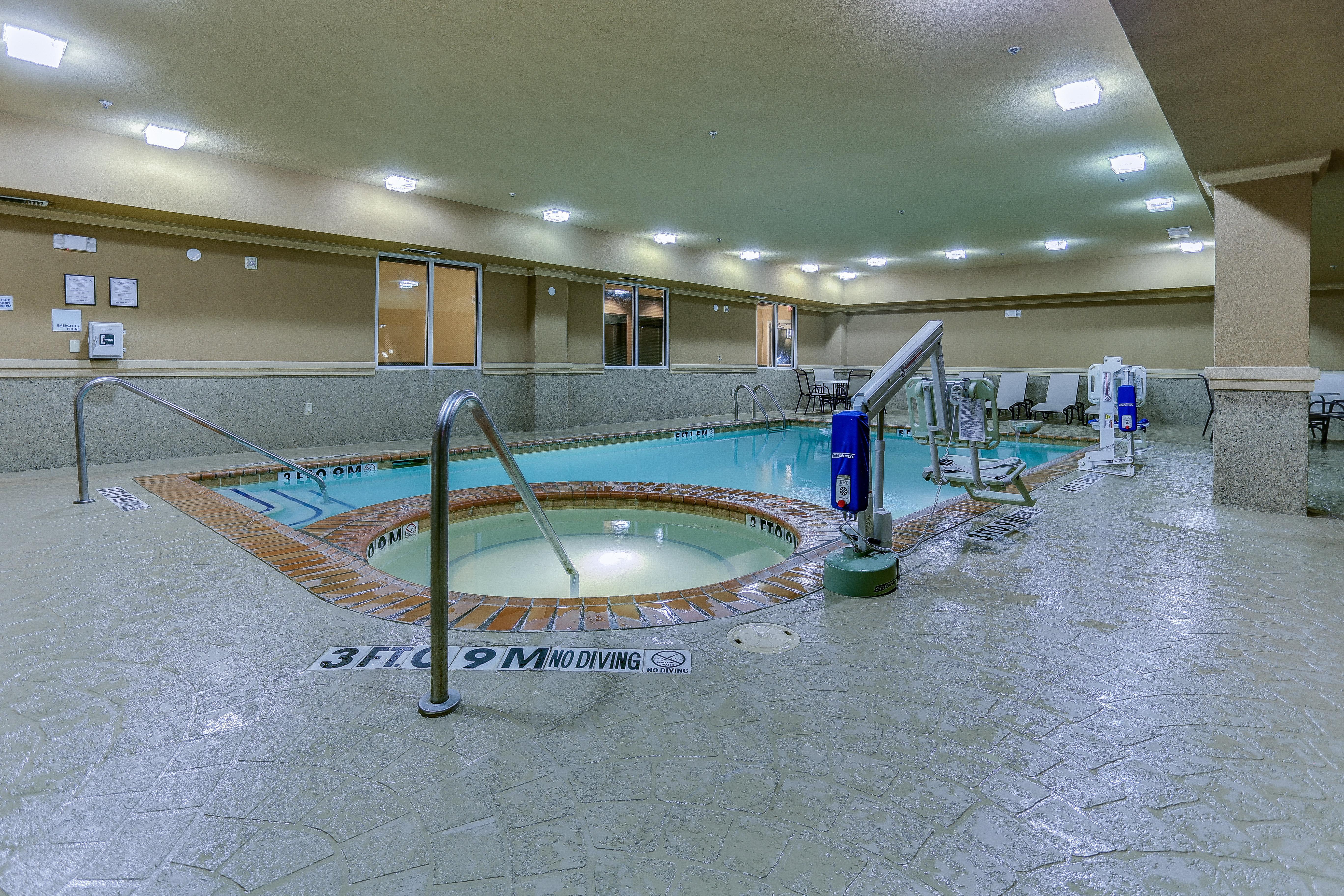 Holiday Inn Express Hotel & Suites Huntsville By Ihg Exterior foto